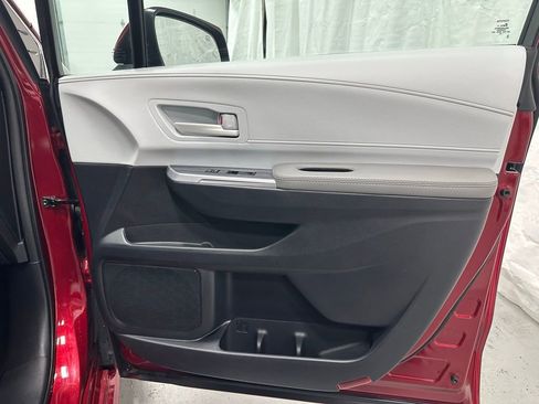 Used 2025 Toyota Sienna LE image 58