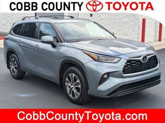 Used 2023 Toyota Highlander XLE FWD video 1