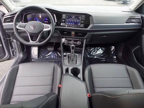 Used 2024 Volkswagen Jetta SE w/ Panoramic Sunroof Package image 24