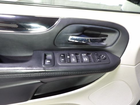 Used 2019 Dodge Grand Caravan SXT FWD image 10