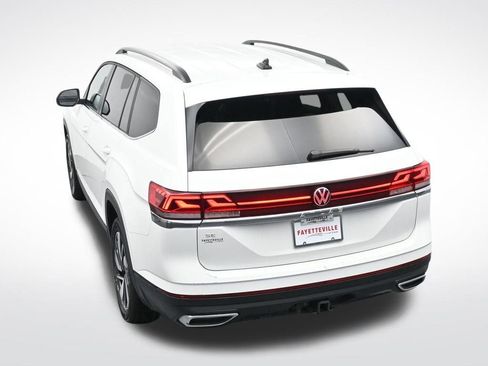 Used 2024 Volkswagen Atlas SE image 28