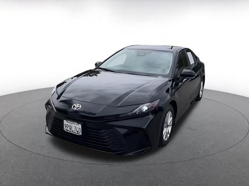 Used 2025 Toyota Camry LE image 7