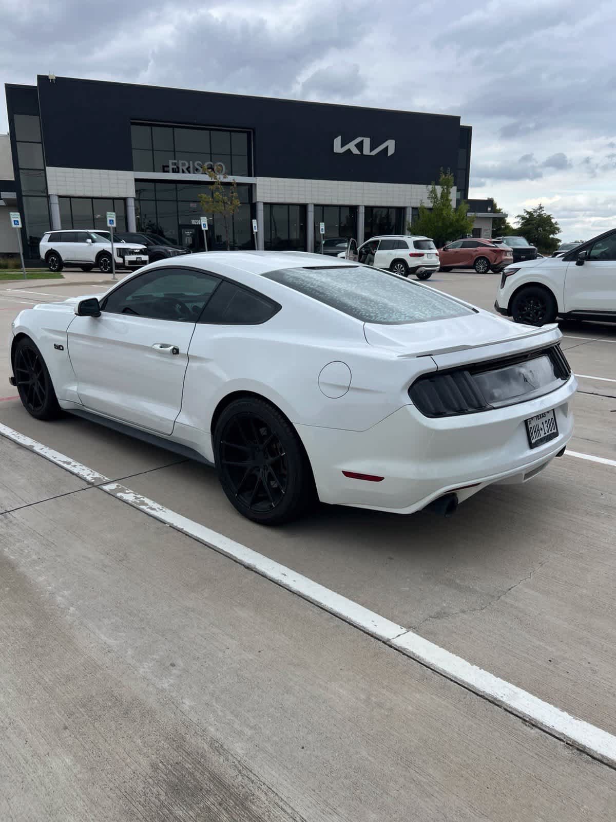 Used 2017 Ford Mustang GT RWD image 4