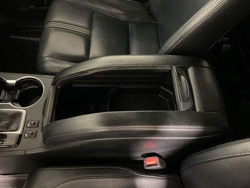 Used 2017 Toyota Highlander SE AWD/4WD image 32