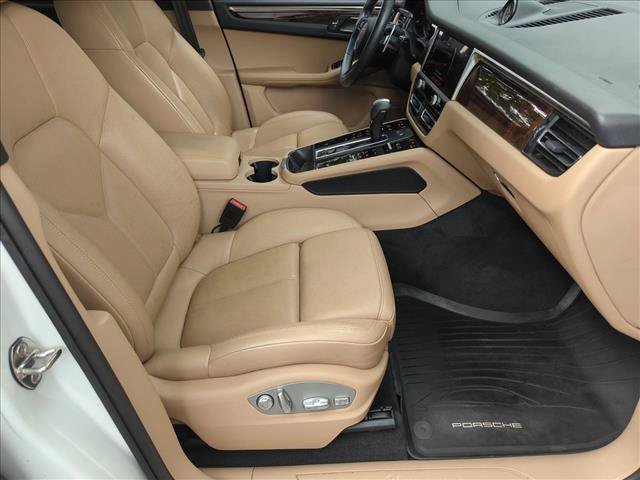 Used 2023 Porsche Macan AWD/4WD image 21