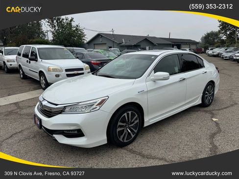 Used 2017 Honda Accord Touring image 1