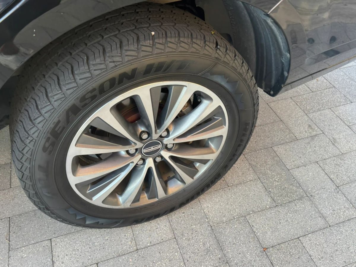 Used 2017 Lincoln Navigator Select AWD/4WD image 24