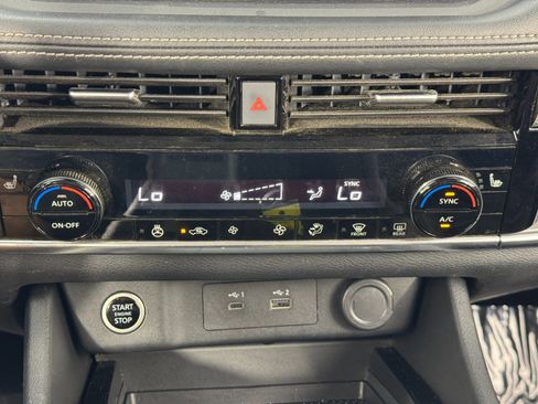 Used 2023 Nissan Rogue SV w/ SV Premium B Package image 25