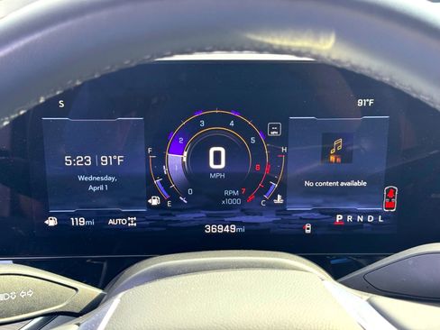 Used 2025 Chevrolet Suburban Z71 image 25