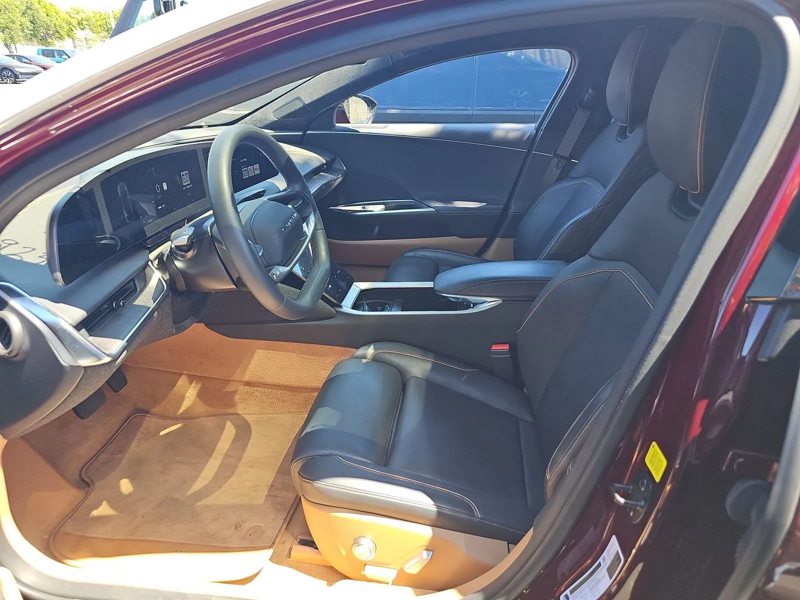 Used 2025 Lucid Air Touring AWD/4WD image 2