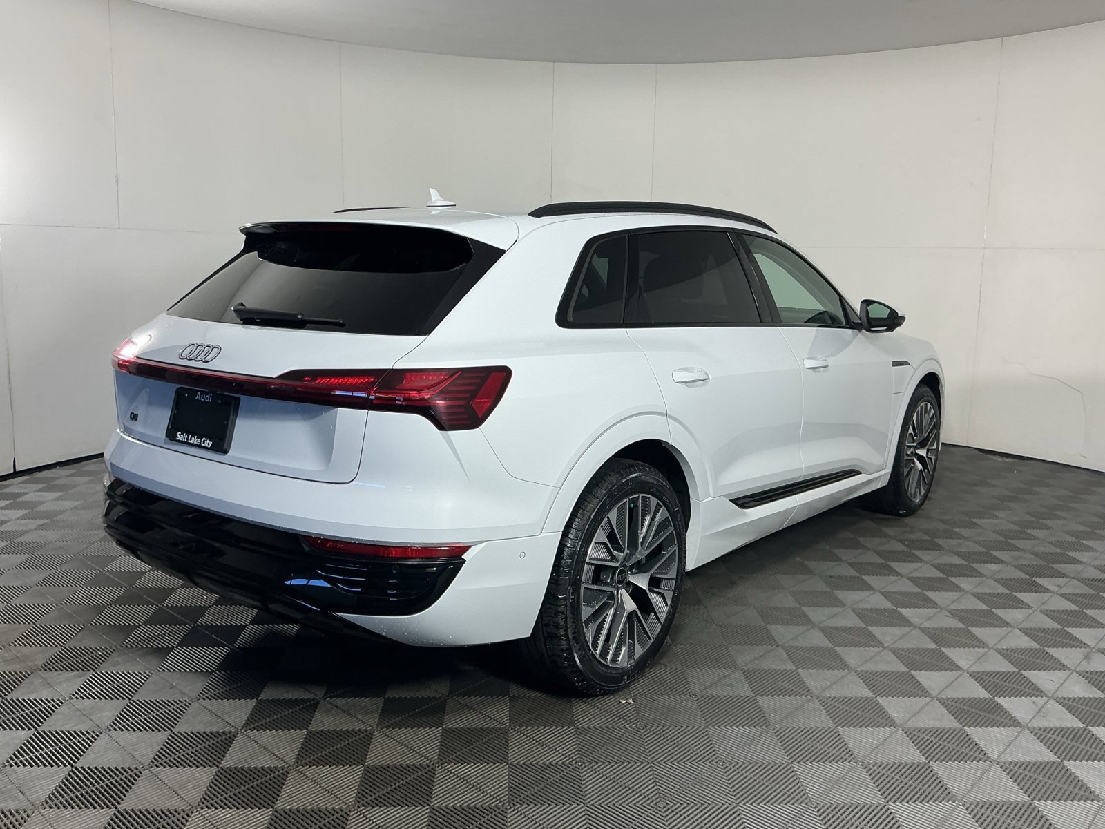 Used 2024 Audi Q8 e-tron Prestige w/ Prestige Package AWD/4WD image 8