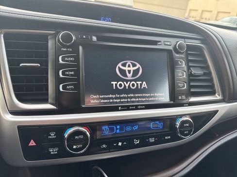 Used 2019 Toyota Highlander XLE image 14
