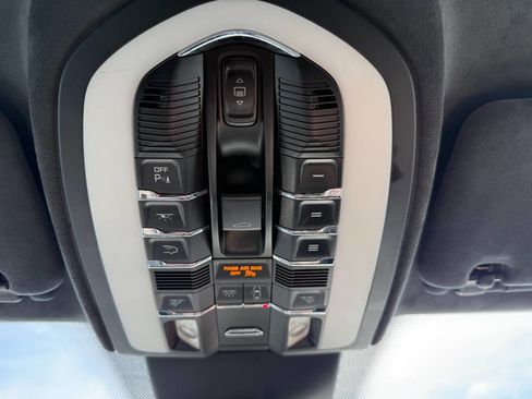 Used 2016 Porsche Cayenne Turbo S image 46