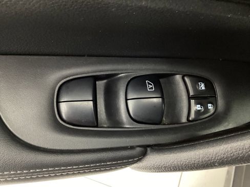 Used 2019 Nissan Rogue SV image 37