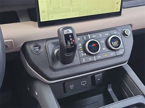 Used 2023 Land Rover Defender 130 X-Dynamic SE image 25