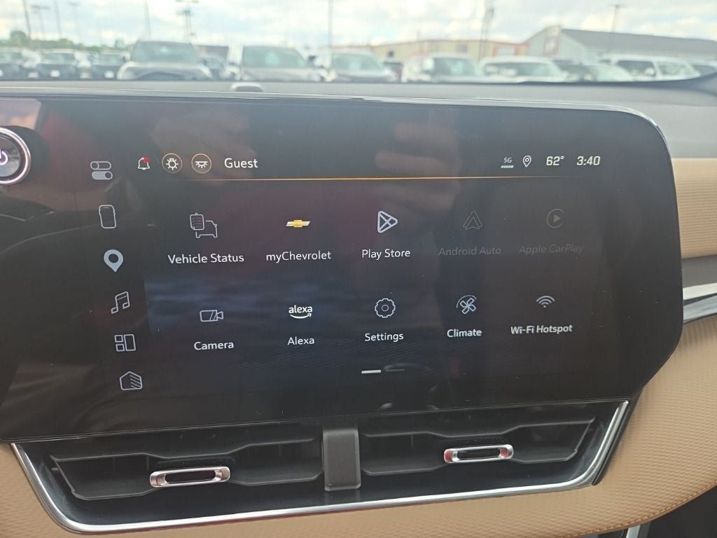 Used 2025 Chevrolet Equinox ACTIV w/ Safety and Technology Package AWD/4WD image 17