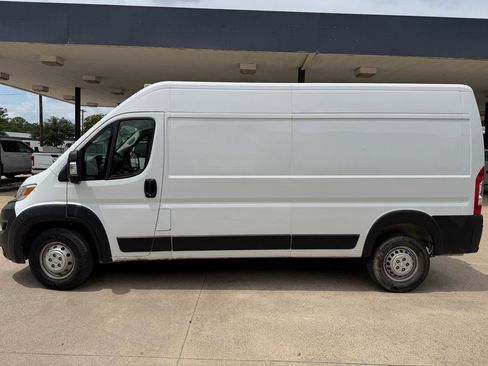 Used 2025 RAM ProMaster 2500 w/ Convenience Group FWD image 2