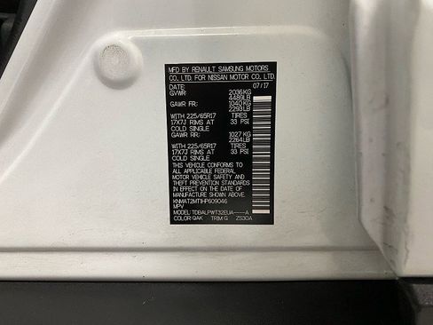 Used 2017 Nissan Rogue S image 27