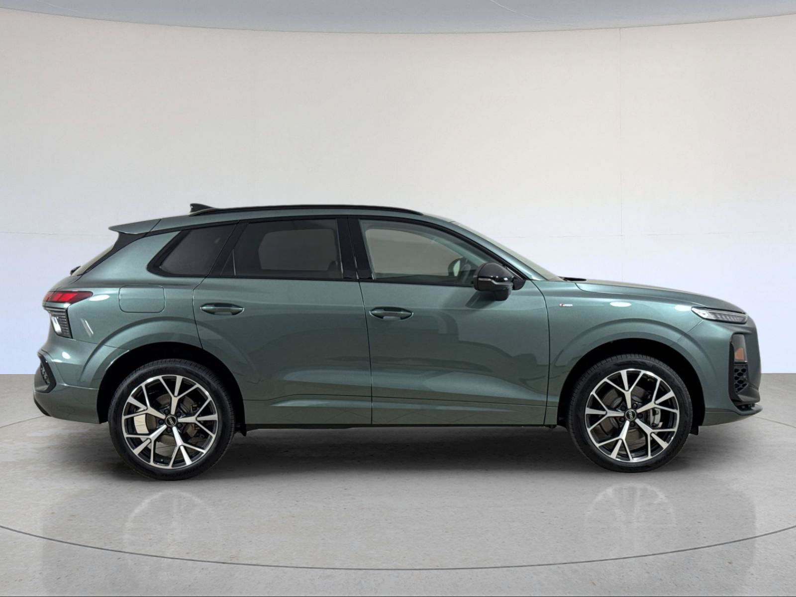 New 2026 Audi Q3 quattro 2.0T AWD/4WD image 7