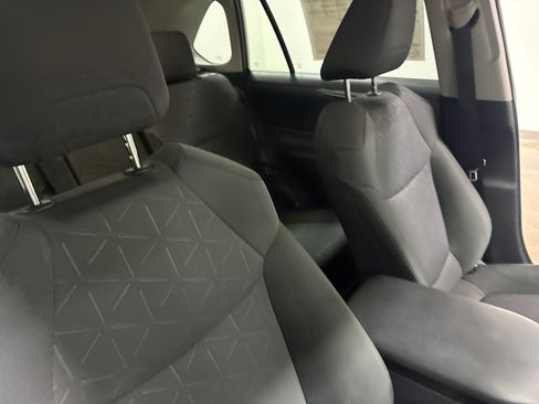 Used 2025 Toyota RAV4 XLE AWD/4WD image 30