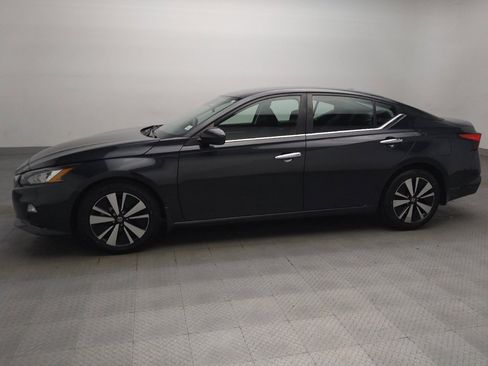 Used 2022 Nissan Altima 2.5 SV FWD image 2