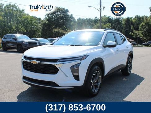 Used 2024 Chevrolet Trax LT w/ Driver Confidence Package FWD image 1
