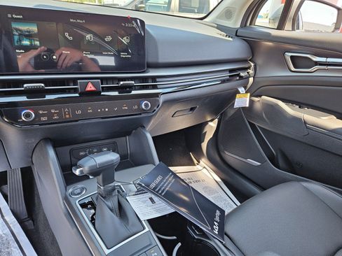 New 2026 Kia Sportage EX FWD image 13