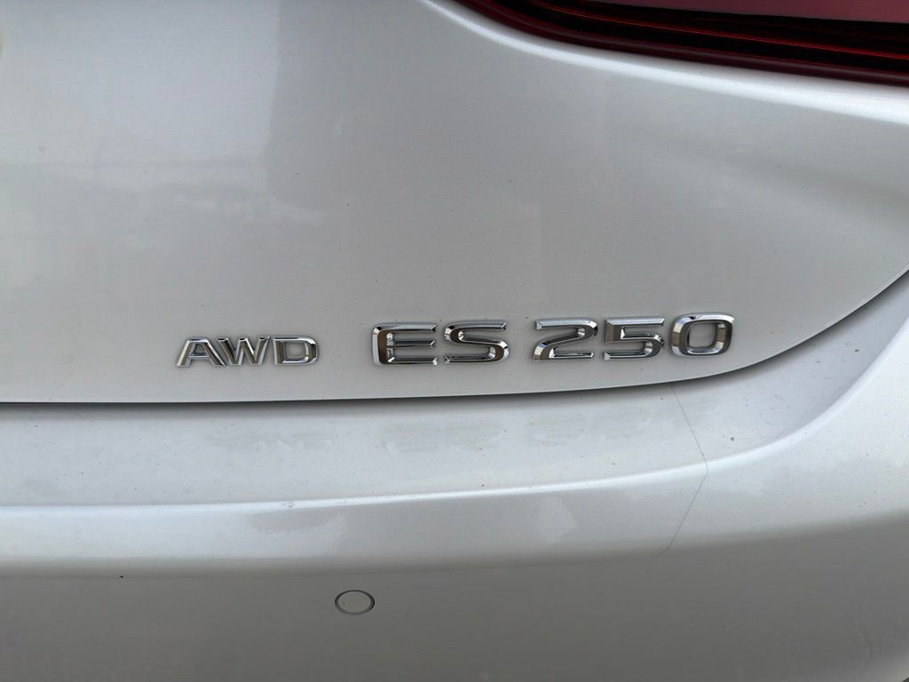 Used 2023 Lexus ES 250 w/ Premium Package w/ Premium Package AWD/4WD image 16