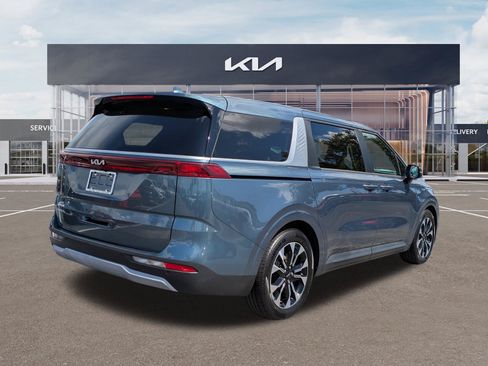 Certified 2023 Kia Carnival EX FWD image 4
