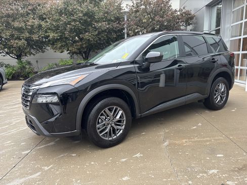 Used 2026 Nissan Rogue SV AWD/4WD image 3