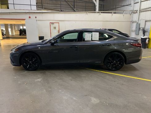 Used 2022 Lexus ES 300h F Sport image 3