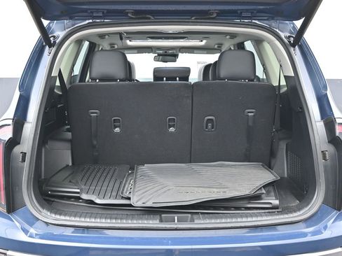 Used 2025 Kia Telluride EX w/ EX Captain's Chair Package FWD image 17