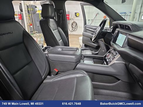 Used 2022 GMC Yukon XL Denali image 10