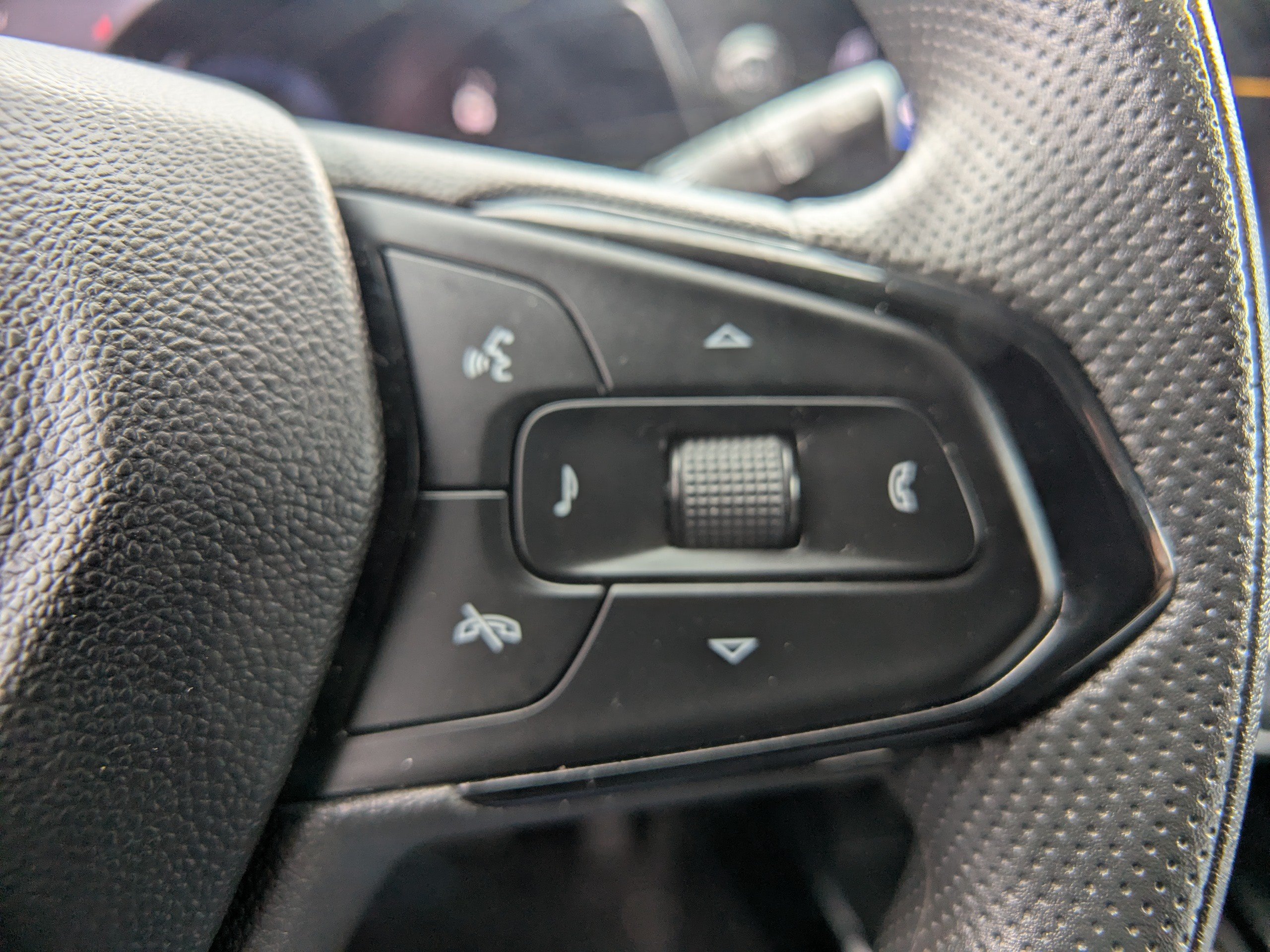 Used 2025 Chevrolet Trax LT FWD image 24