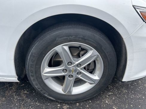 Used 2022 Chevrolet Malibu LS image 2