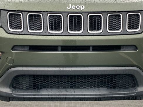 Used 2021 Jeep Compass Latitude image 9