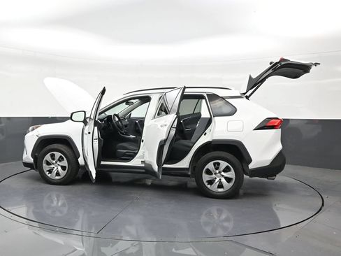 Used 2021 Toyota RAV4 LE FWD image 29