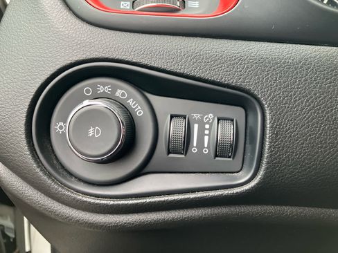 Used 2023 Jeep Renegade Trailhawk image 11