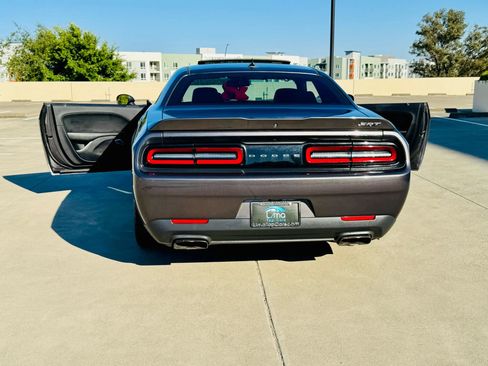Used 2016 Dodge Challenger SRT w/ Technology Group image 49