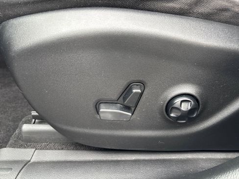 Used 2016 Jeep Cherokee Latitude w/ Comfort/Convenience Group AWD/4WD image 12