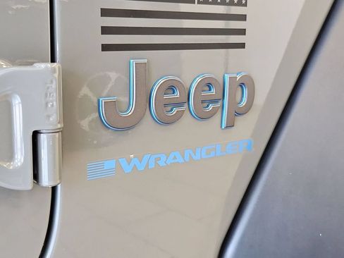Used 2023 Jeep Wrangler Unlimited w/ Convenience Group AWD/4WD image 25