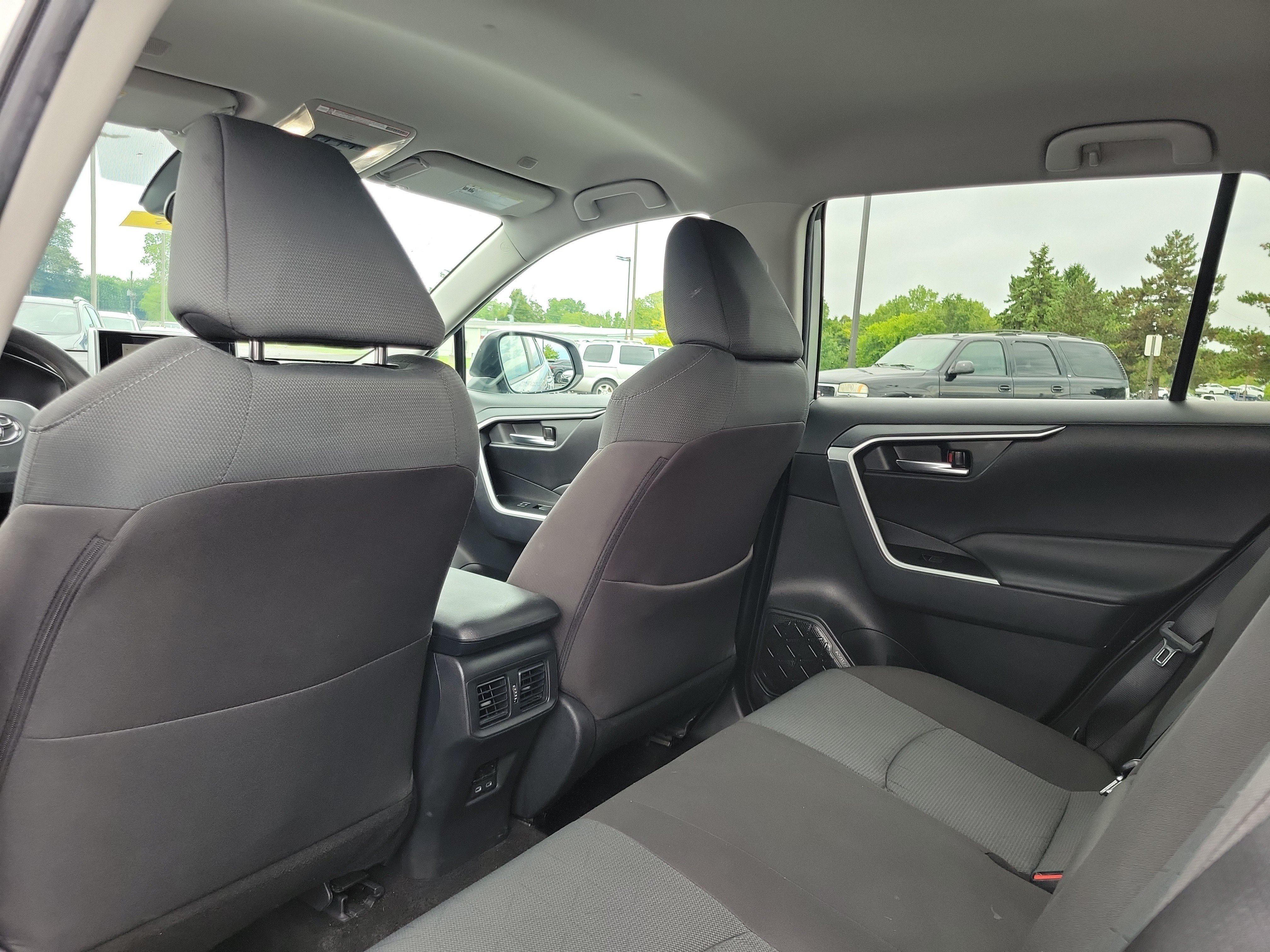Used 2025 Toyota RAV4 XLE AWD/4WD image 14