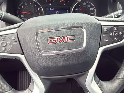 Used 2023 GMC Acadia SLE image 15