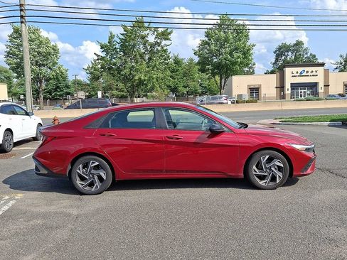 Used 2025 Hyundai Elantra Sport FWD image 8