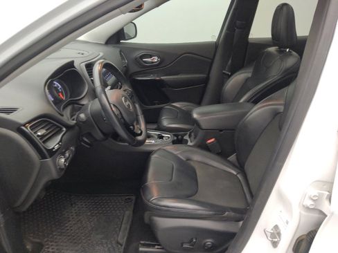 Used 2019 Jeep Cherokee Latitude Plus image 17