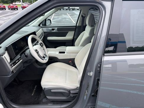 Used 2024 Hyundai Santa Fe SE FWD image 11