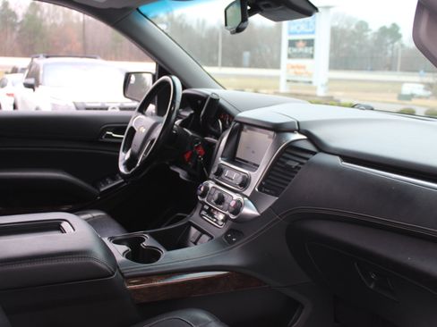 Used 2019 Chevrolet Suburban LT image 38