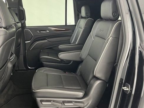 Used 2022 Cadillac Escalade ESV Premium Luxury image 43