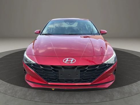 Used 2021 Hyundai Elantra SE image 2