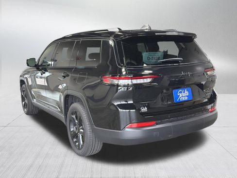 Used 2025 Jeep Grand Cherokee L Limited w/ Black Appearance Package AWD/4WD image 5